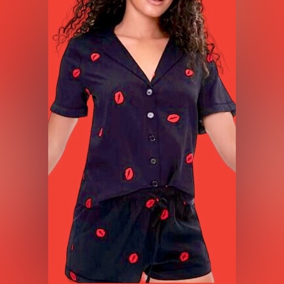 Forever 21 Kiss Lips Pj Set NWOT Black w/red lips Sz S - Picture 1 of 11